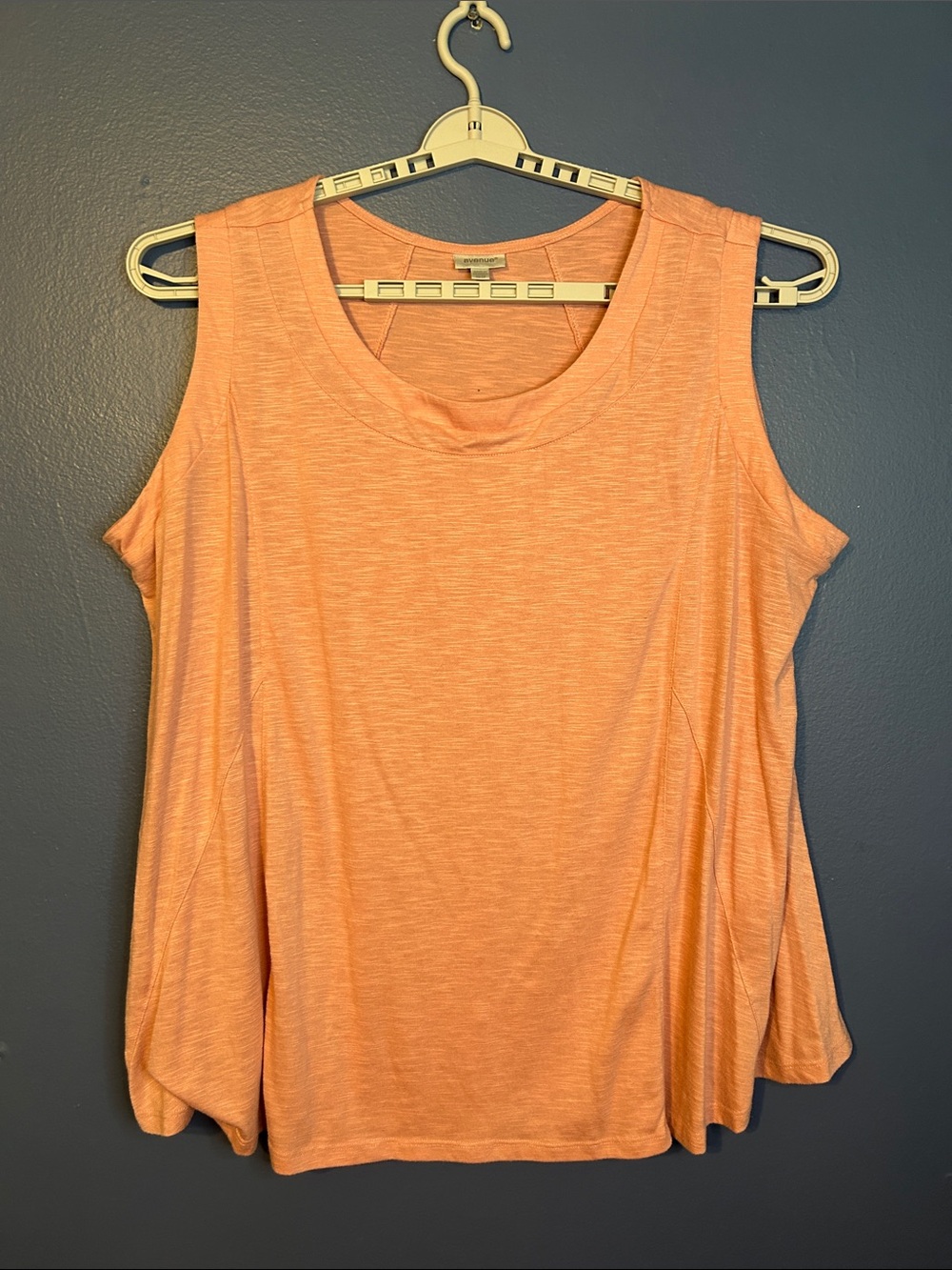 Avenue Peach Sleeveless Knit Tank Round Neck Athletic Top Flowy Stretch